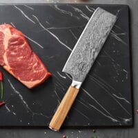 Sumisu Knives Nakiri Wood sur planche Sumisu Knives Nakiri Wood sur planche